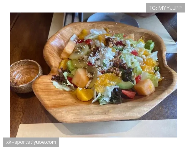 菲尔普斯泳池边买的那几百个汉堡是谁请他分着吃啊，真不是普通人的胃口