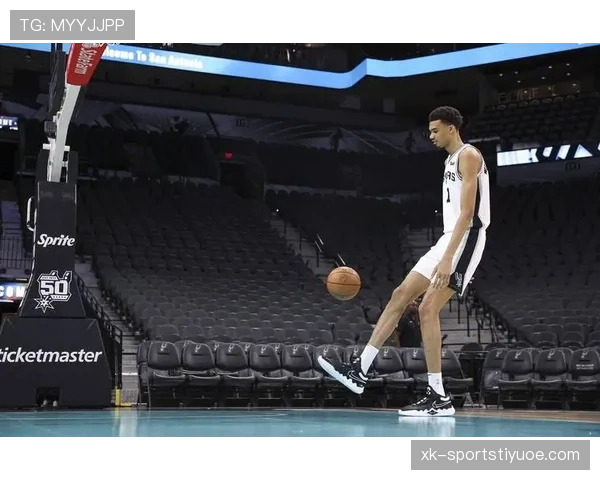 文班亚马挡拆拉开空间，对比戈贝尔更具投射威胁